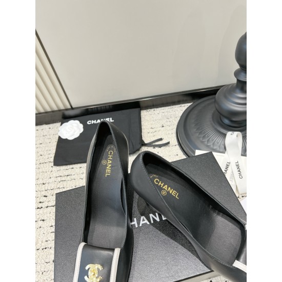 CHANEL Pumps and Slingbacks
