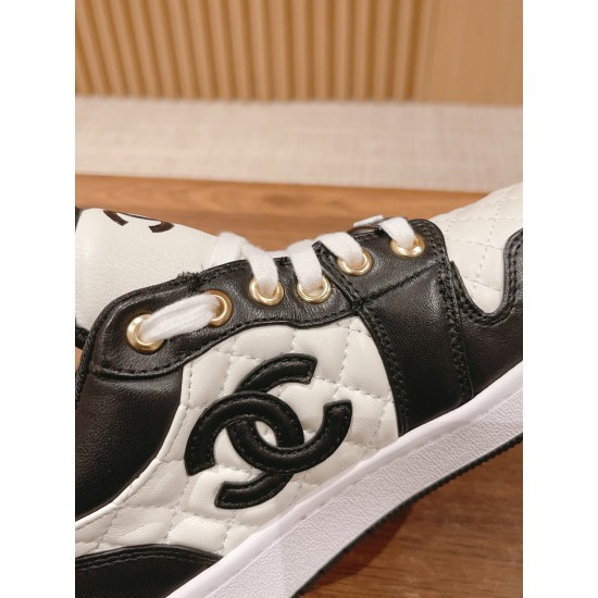 CHANEL Sneakers