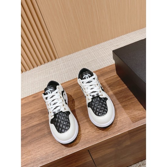 CHANEL Sneakers