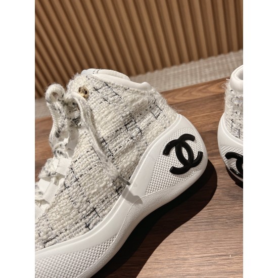 CHANEL Sneakers