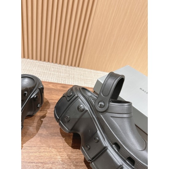  Balenciaga Slippers