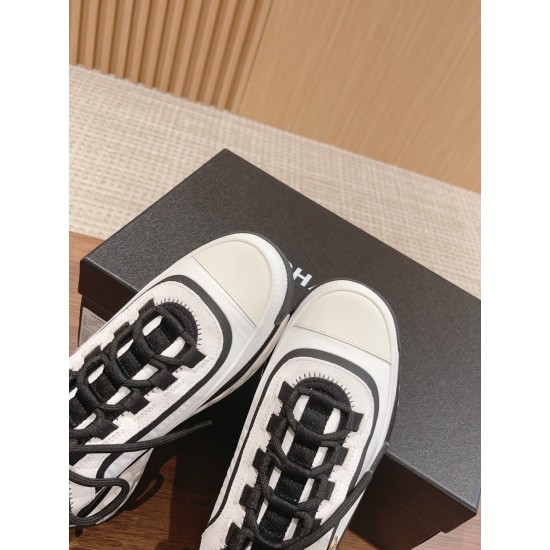 CHANEL Sneakers