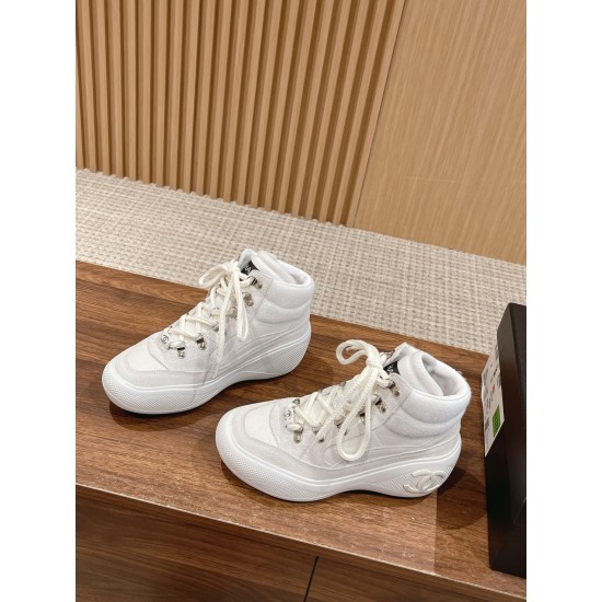 CHANEL Sneakers