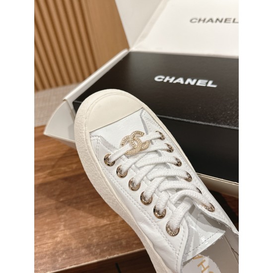 CHANEL Sneakers