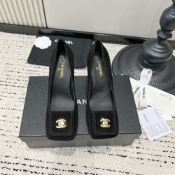 CHANEL Pumps and Slingbacks