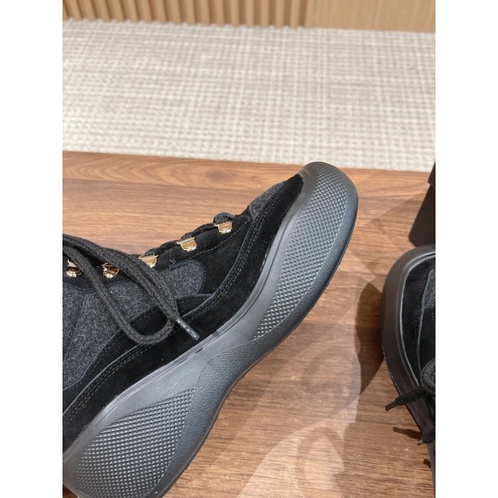 CHANEL Sneakers