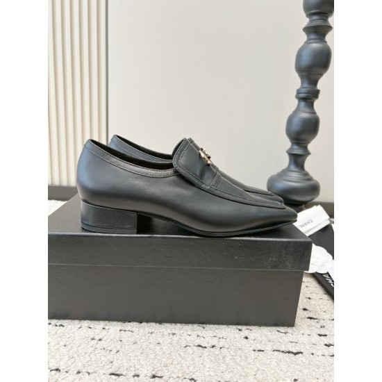 CHANEL Pumps and Slingbacks