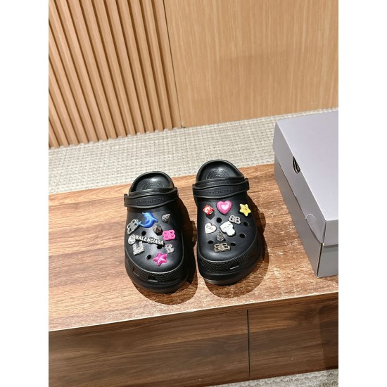  Balenciaga Slippers