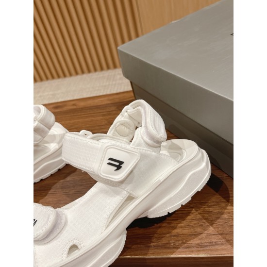  Balenciaga Slippers