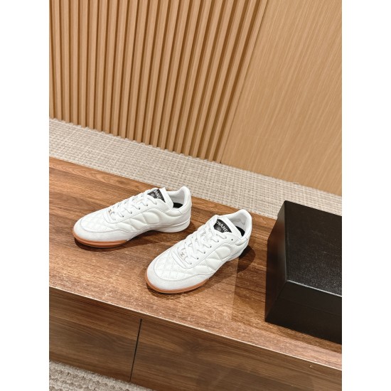 CHANEL Sneakers