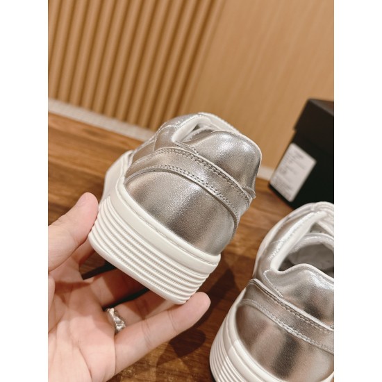 CHANEL Sneakers