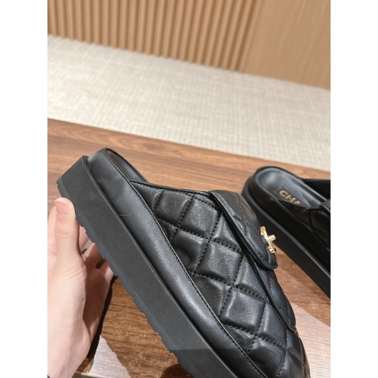 CHANEL Slippers