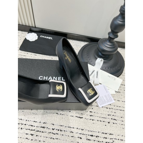 CHANEL Pumps and Slingbacks