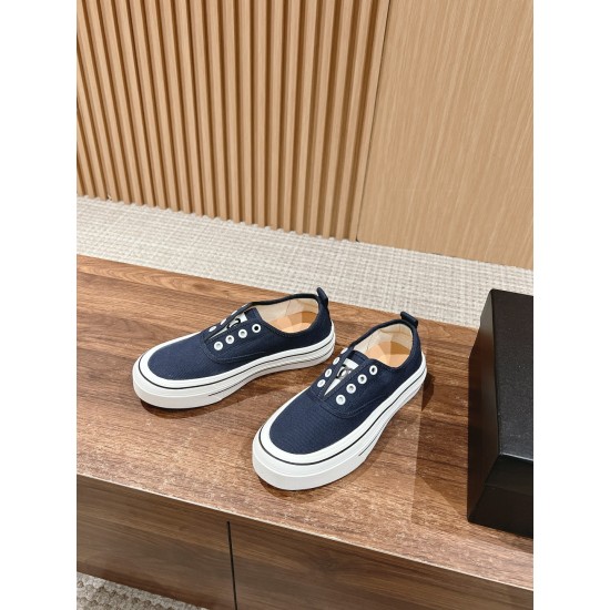 CHANEL Sneakers