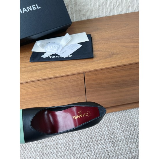 CHANEL Pumps and Slingbacks