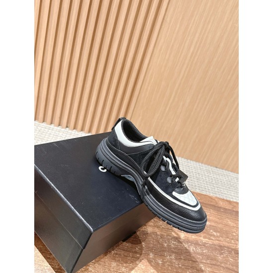 CHANEL Sneakers