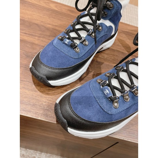 CHANEL Sneakers