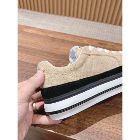 CHANEL Sneakers