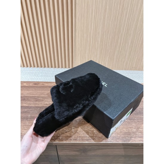 CHANEL Slippers