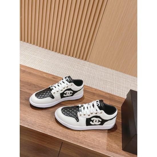 CHANEL Sneakers