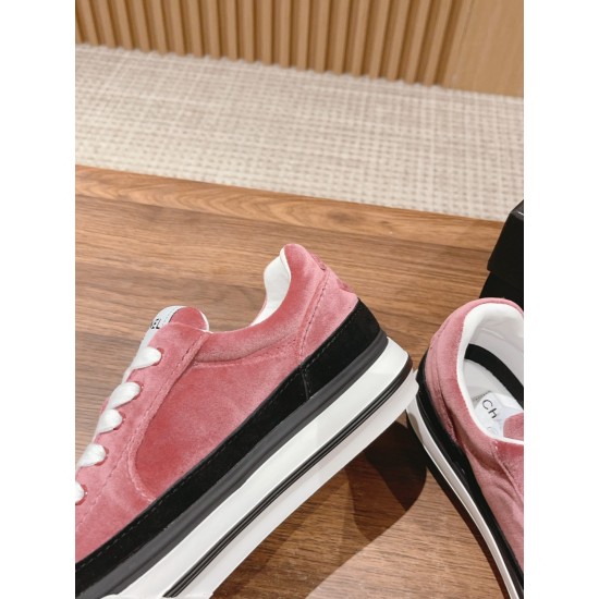 CHANEL Sneakers
