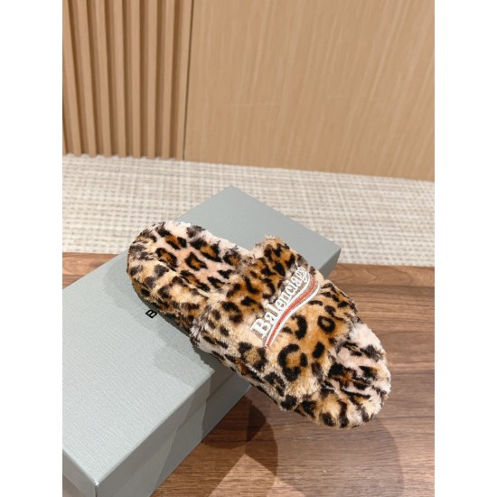  Balenciaga Slippers