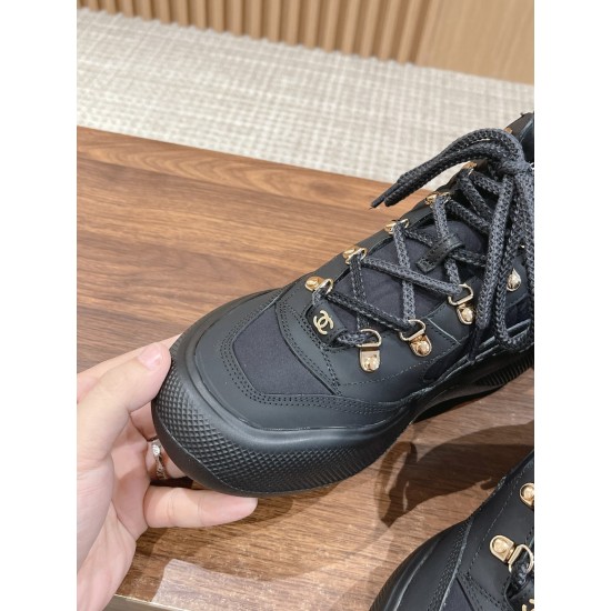 CHANEL Sneakers