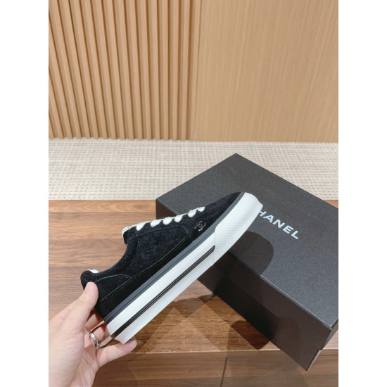 CHANEL Sneakers
