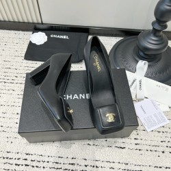 CHANEL Pumps and Slingbacks