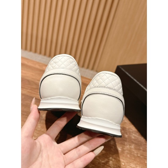 CHANEL Sneakers