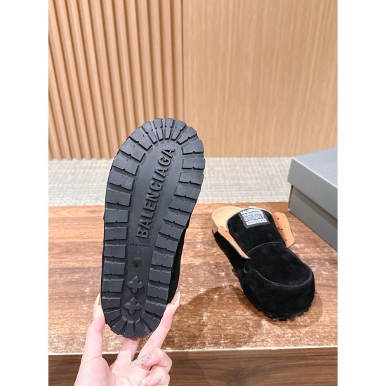  Balenciaga Slippers