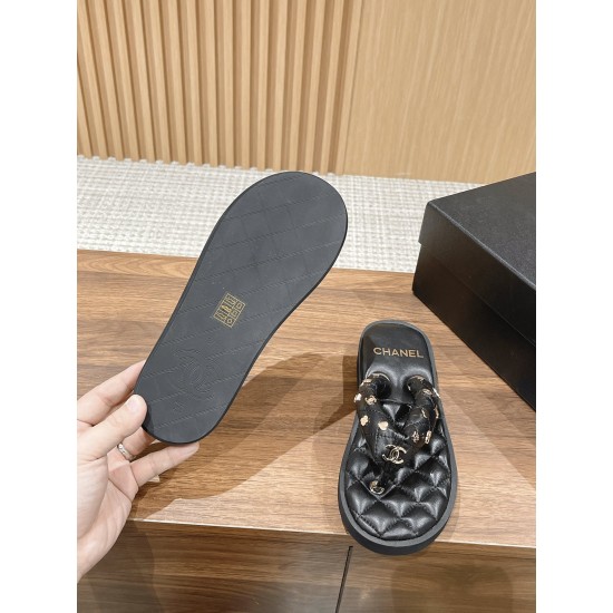 CHANEL Slippers
