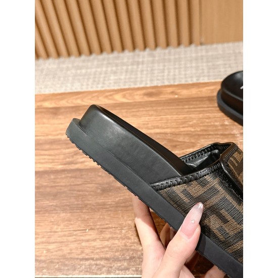 Fendi Slippers and sandals
