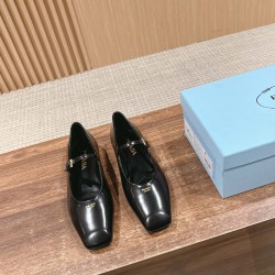 Prada Pumps and ballerinas