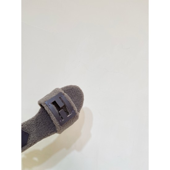 Fendi Slippers and sandals