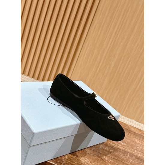 Prada Pumps and ballerinas