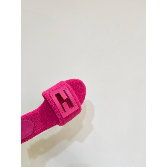 Fendi Slippers and sandals