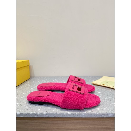 Fendi Slippers and sandals