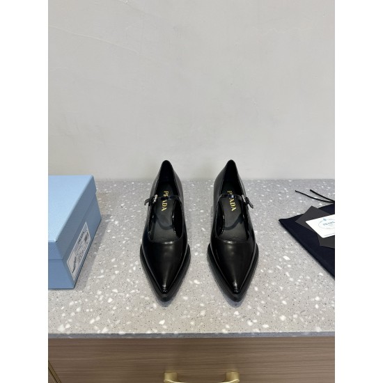 Prada Pumps and ballerinas