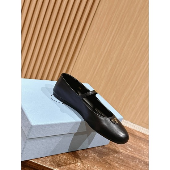 Prada Pumps and ballerinas