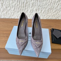 Prada Pumps and ballerinas