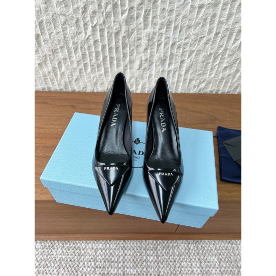 Prada Pumps and ballerinas