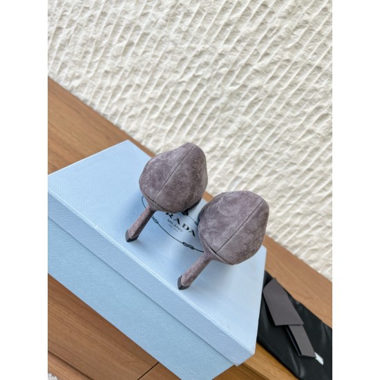 Prada Pumps and ballerinas