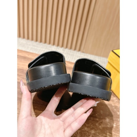 Fendi Slippers and sandals