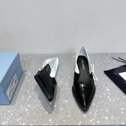 Prada Pumps and ballerinas