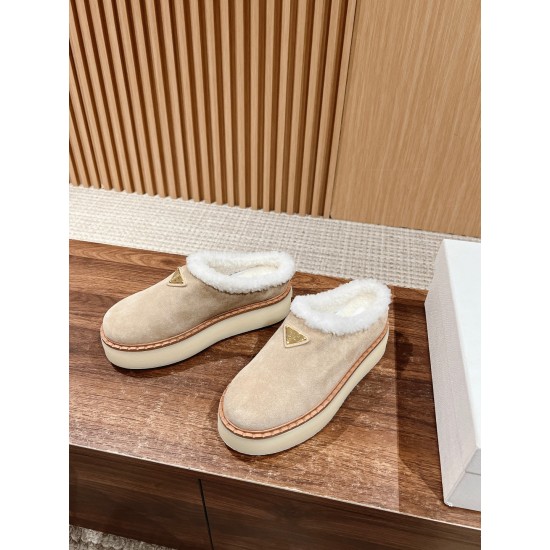 Prada Slippers and mules