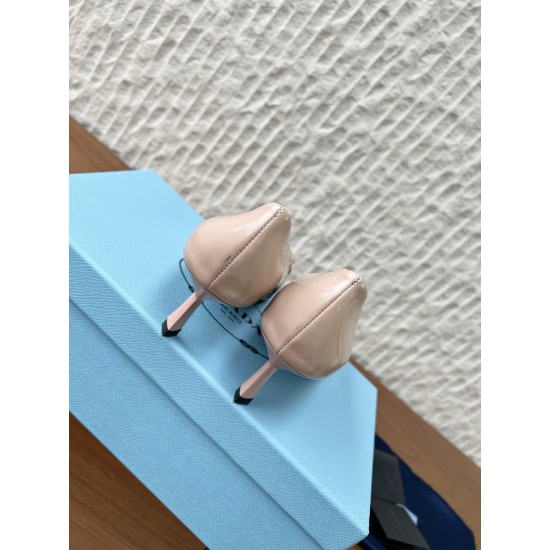 Prada Pumps and ballerinas