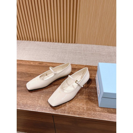 Prada Pumps and ballerinas