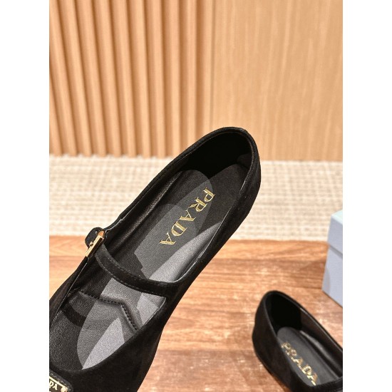 Prada Pumps and ballerinas