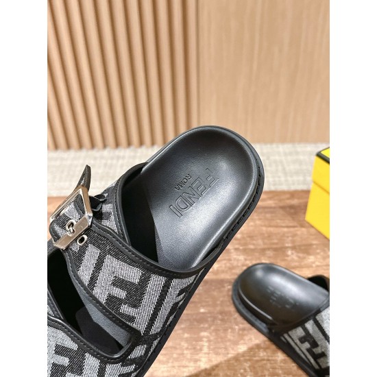 Fendi Slippers and sandals